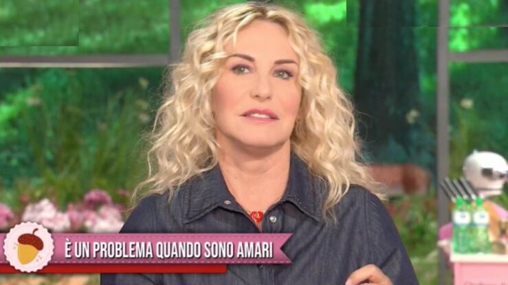La Clerici e quell'imbarazzo in tv "Inizia per c..., problemi se amari"