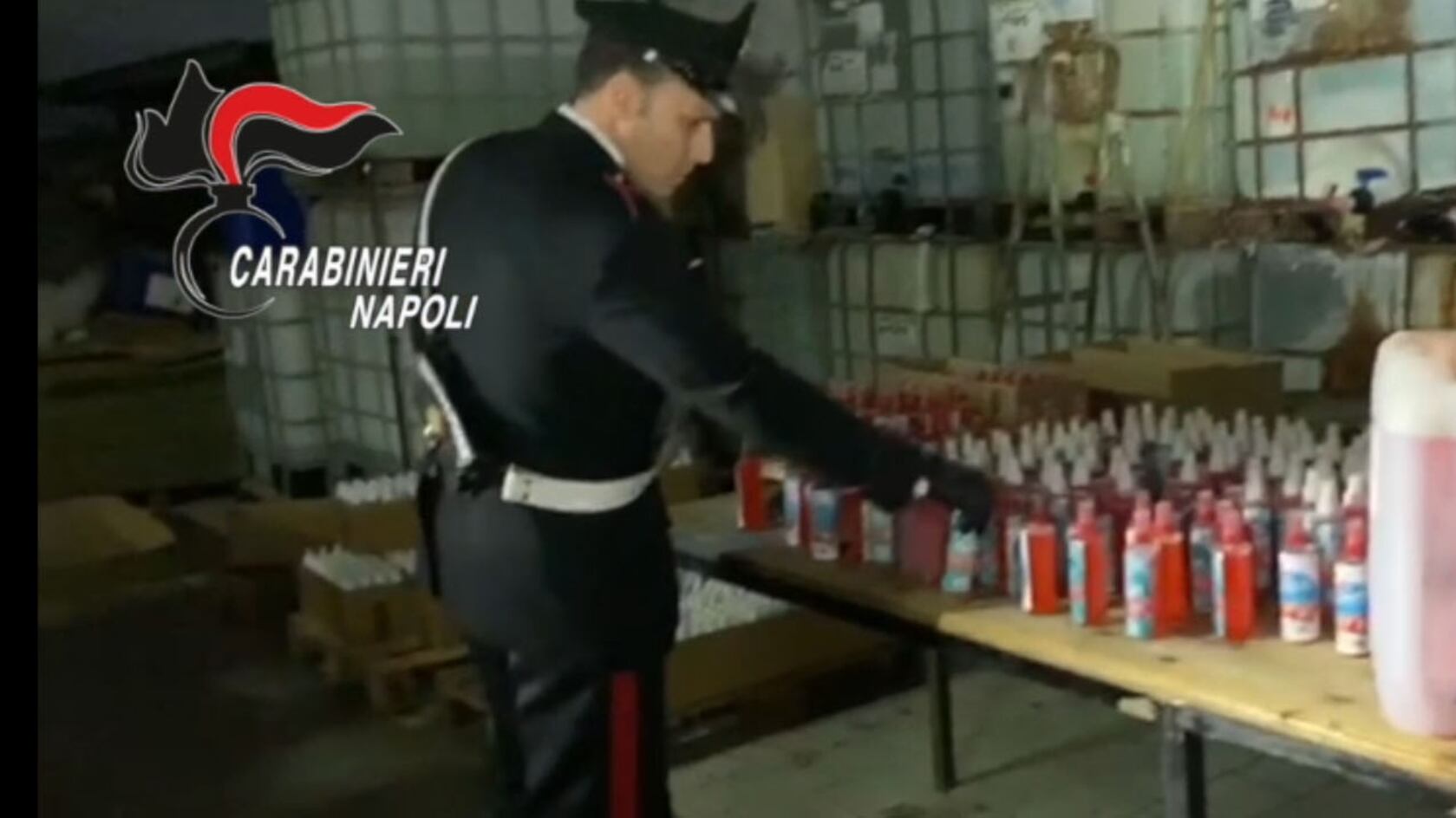 Scoperto laboratorio abusivo di gel sanificante e detersivi