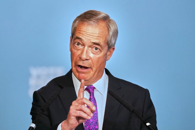Scandalo finanziamenti, Farage si dimette da parlamentare ma si ricandida