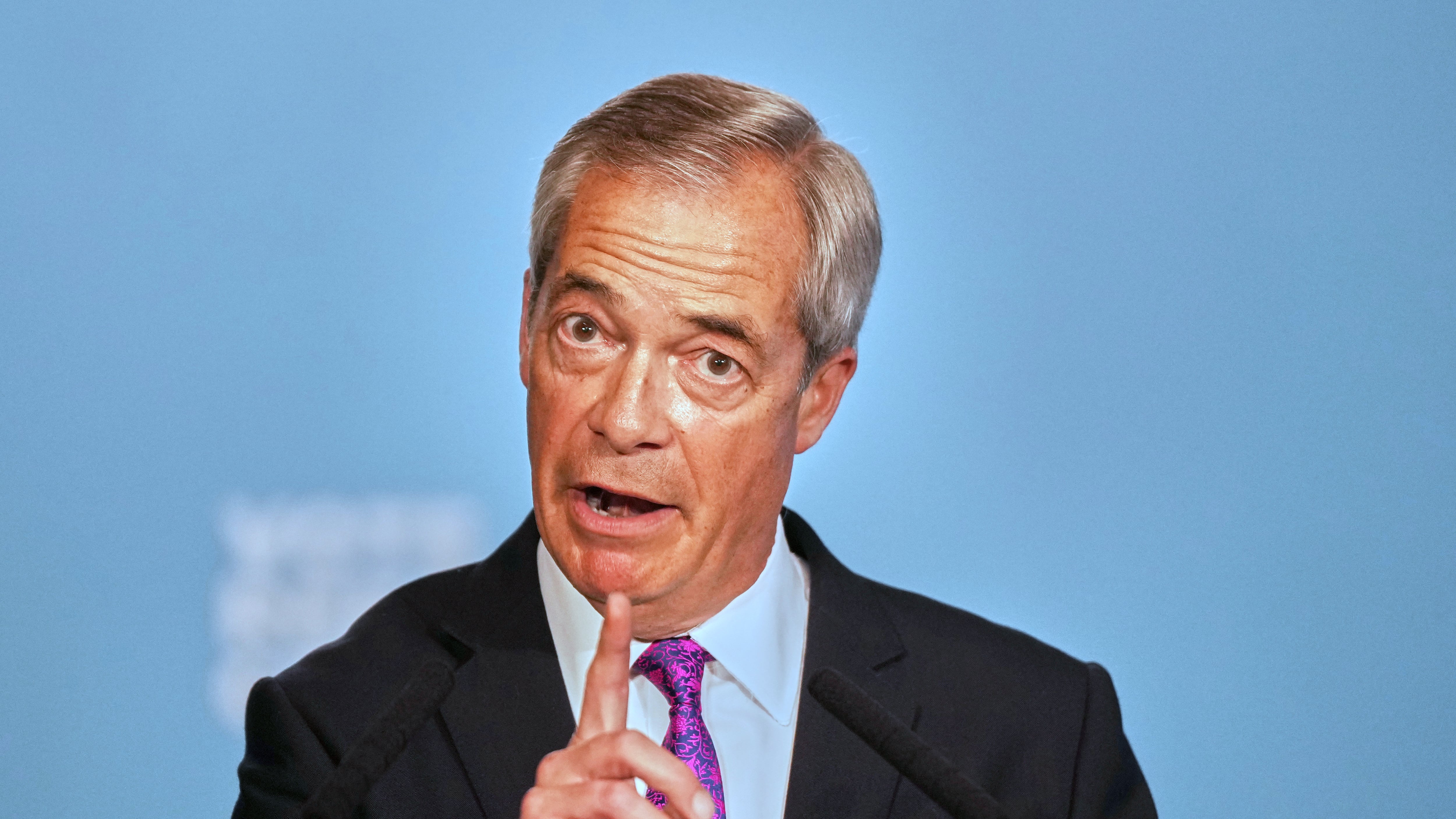 Scandalo finanziamenti, Farage si dimette da parlamentare ma si ricandida