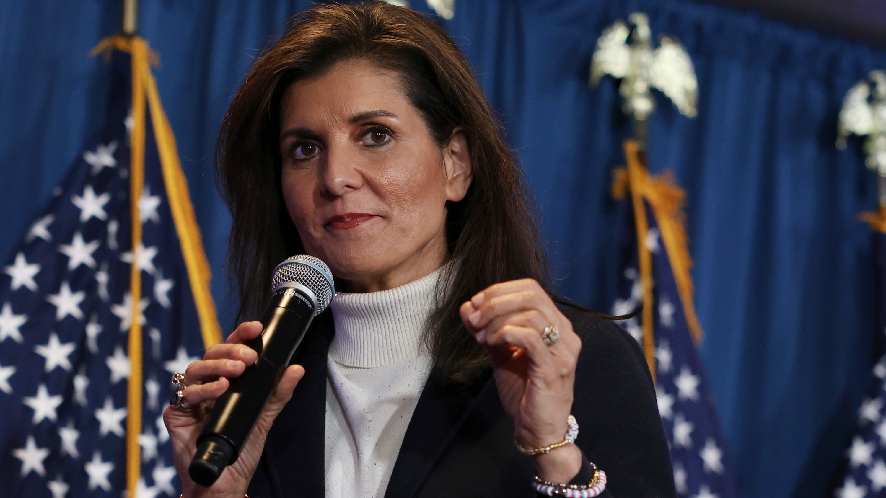 Nikki Haley getta la spugna. Ma niente dichiarazioni a favore del tycoon: "Ora guadagni i miei voti"