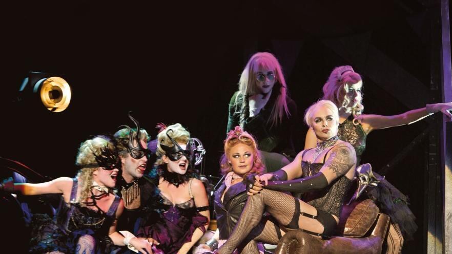 Ritorna il «Rocky horror»: tra Frankenstein e burlesque