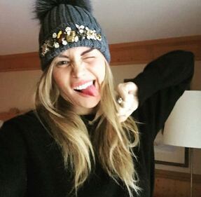 Elenoire Casalegno gioca sensualmente via Instagram 12