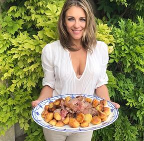 Liz Hurley hot, estate in bikini 13