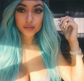 Kylie Jenner mostra il seno su Instagram 13