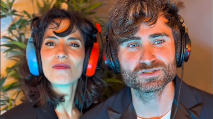 Casa Abis: dai social al teatro, il successo della coppia comica