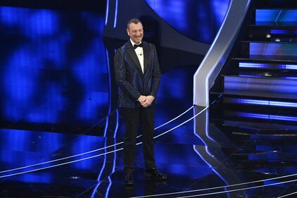 Sanremo 2024: ecco il look della seconda serata del Festival del conduttore e co-conduttrice 1
