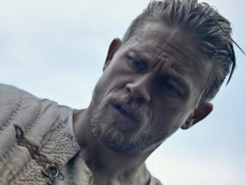 King Arthur, Nemico Pubblico e gli altri film disponibili stasera in tv | 12 aprile 2023