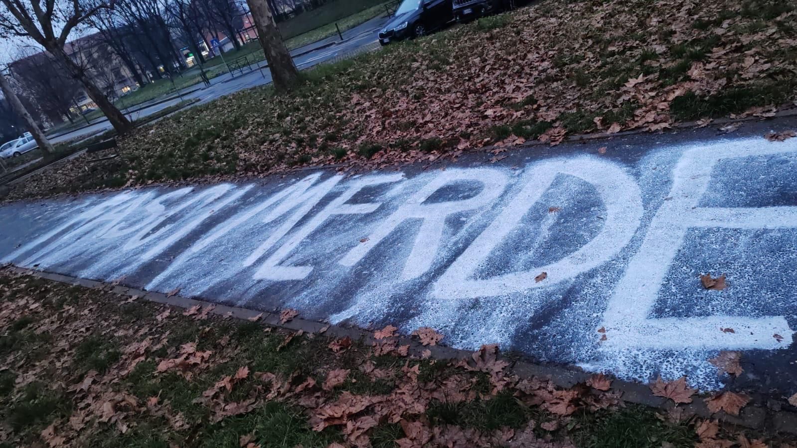 Torino, sfregio davanti alla targa in memoria dell'esodo istriano: "Oltraggio all'intera nazione"