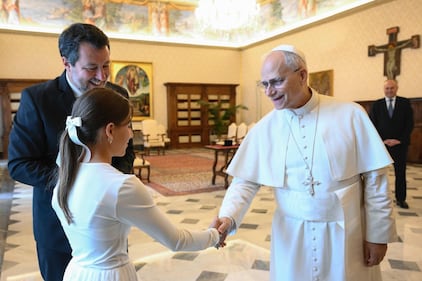 Matteo Salvini e la figlia Mirta in udienza da Papa Leone XIV 9