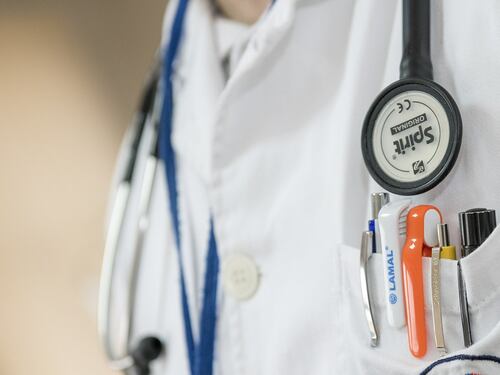 Sanitari No Vax, sospesi trenta medici a Bologna