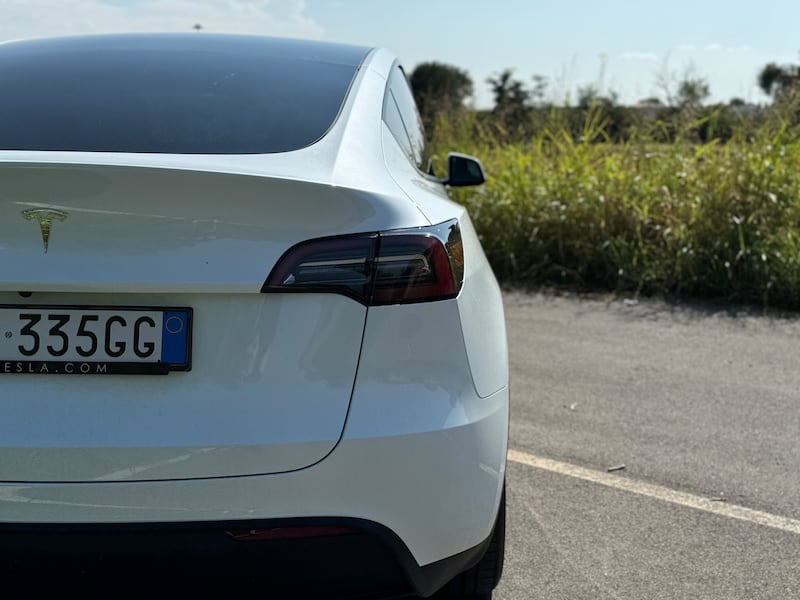 Tesla Model Y Long Range RWD: guarda la gallery del SUV elettrico super efficiente 6