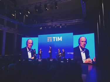 La presentazione del logo Tim 6