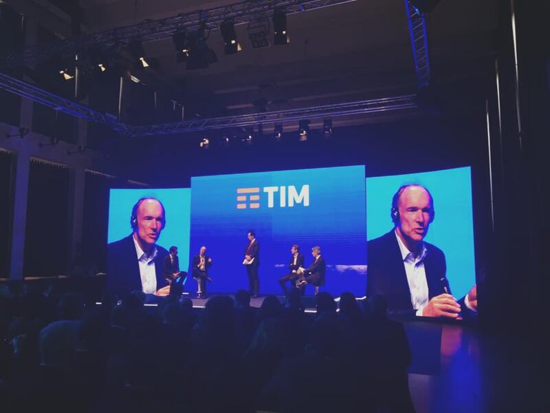 La presentazione del logo Tim 6