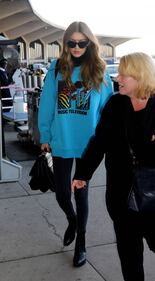 Gigi Hadid nuda sul cavallo 13