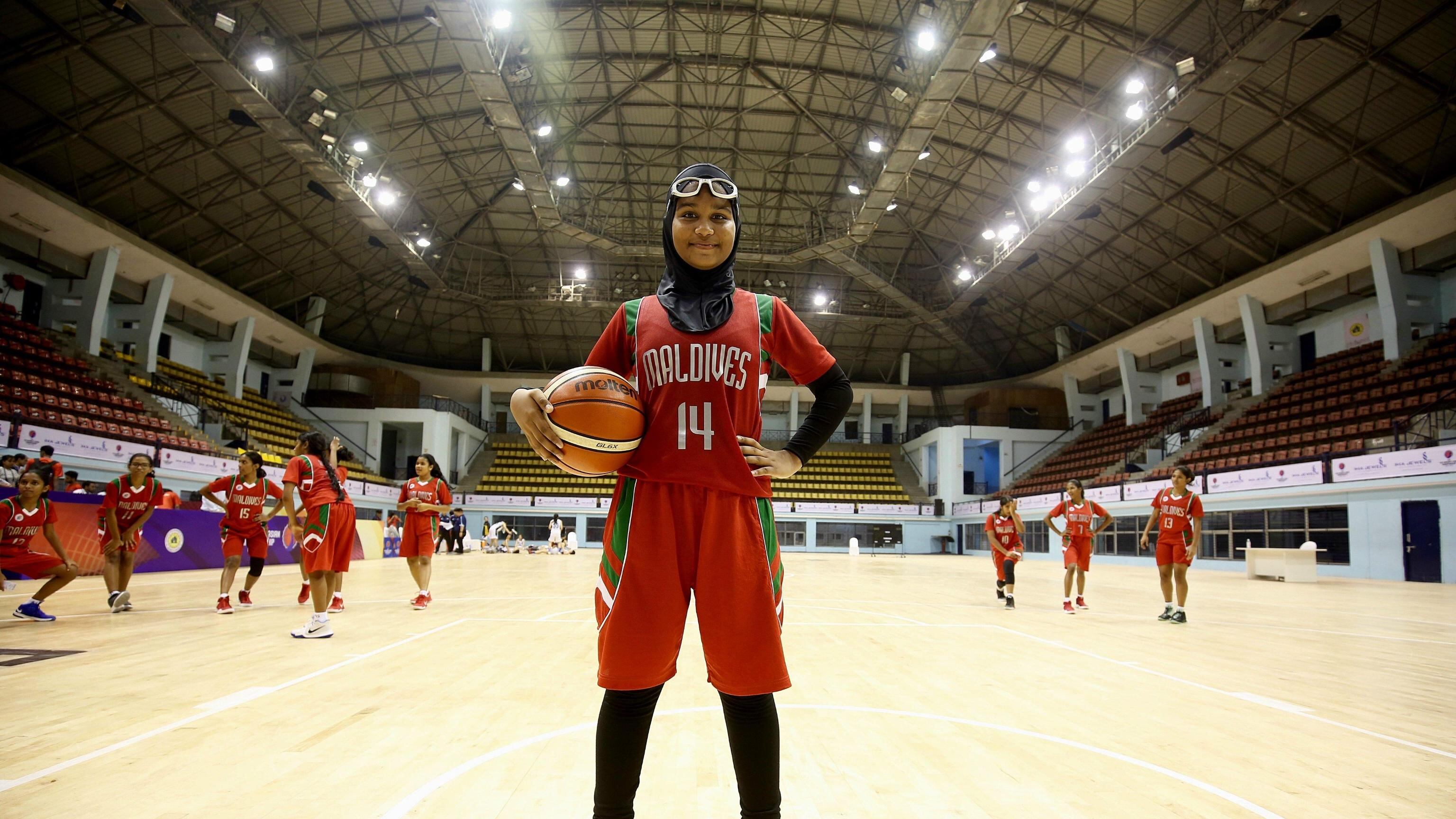 Francia, stop al velo nel basket: "Niente finanziamenti a chi viola regole"