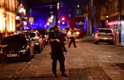 Londra, attacco sul London Bridge 7