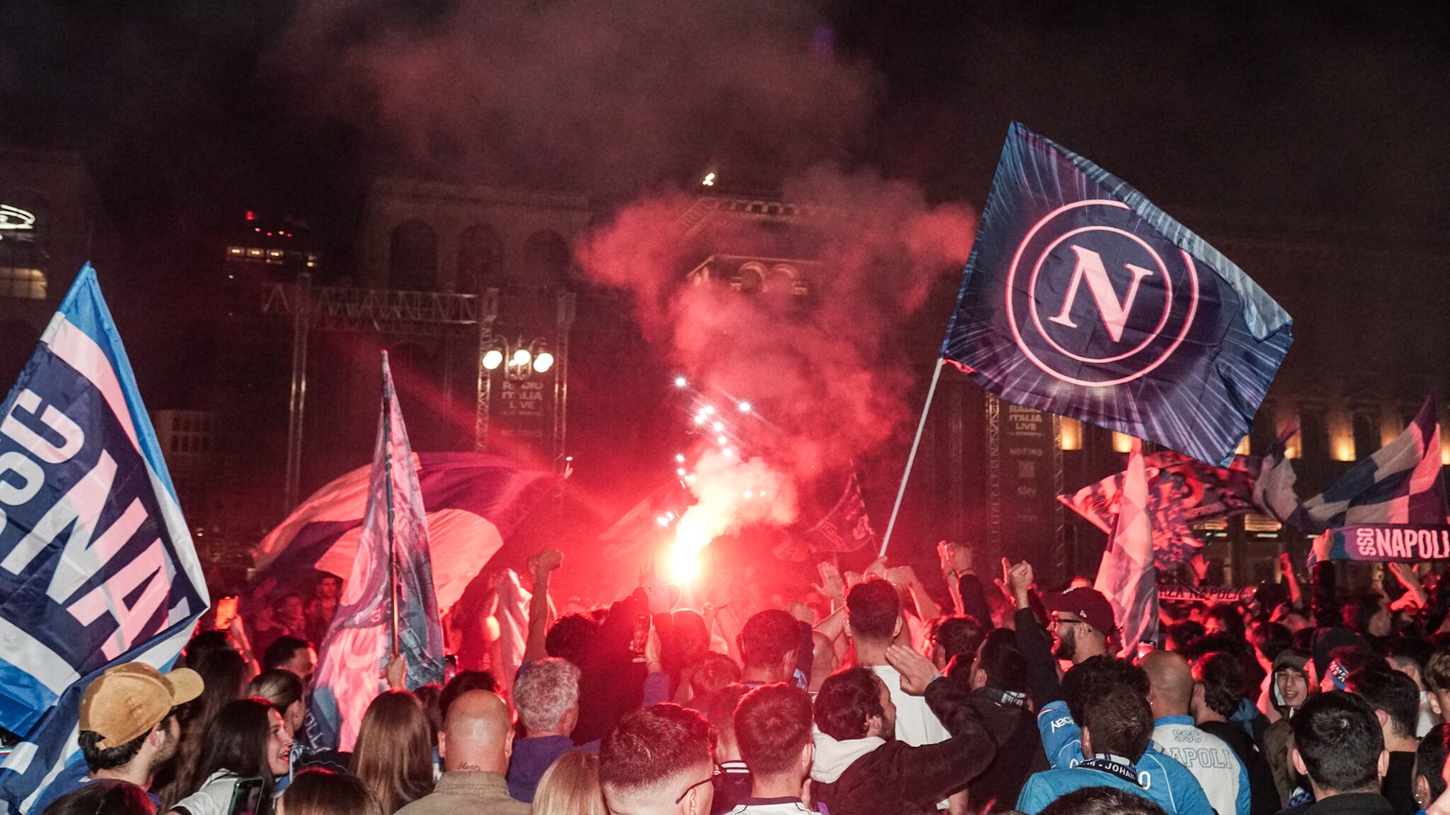Rapine, aggressioni e feriti: paura alla festa scudetto del Napoli