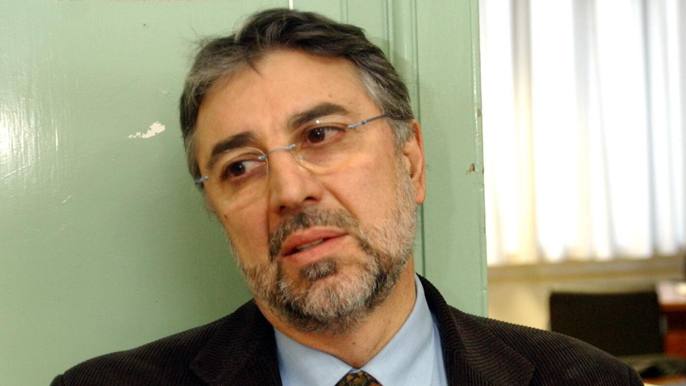 Nei corridoi del liceo sigarette vietate Anche se elettroniche