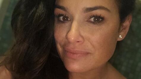 Alena Seredova, lo scatto prima della doccia infiamma il web