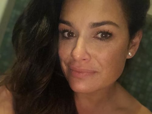 Alena Seredova, lo scatto prima della doccia infiamma il web