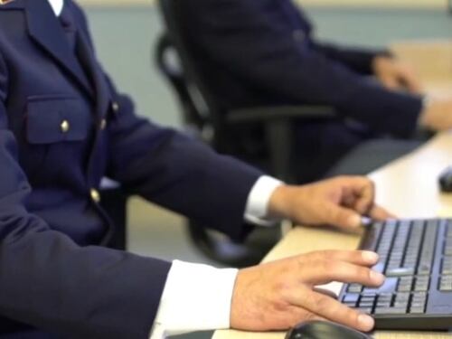 Il Garante: "Segnalate i siti sessisti". Sfida Fi: "Piattaforme responsabili"
