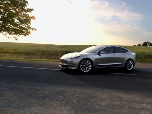 Tesla Model 3, svelata la "elettrica" popolare