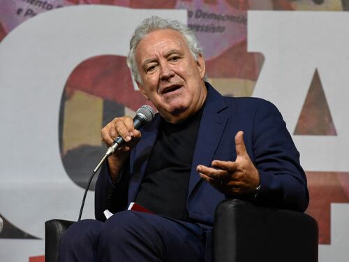 "Parleremo anche con lui". Conte apre a Santoro nel Movimento