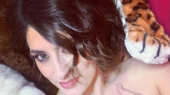 Elisa Isoardi sexy su Instagram. E spunta pure un anello "sospetto"