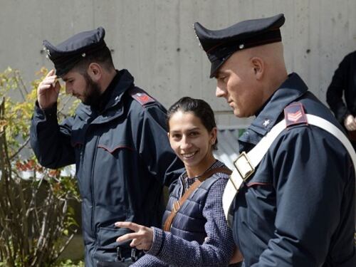 "Niente carcere: è una mamma". E la nomade ride dei nostri giudici