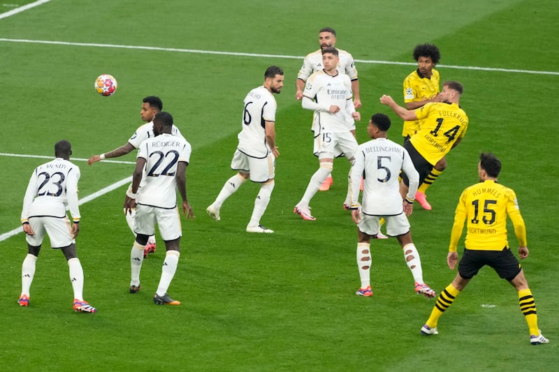 Fullkrug tiro Borussia Dortmund Real Madrid