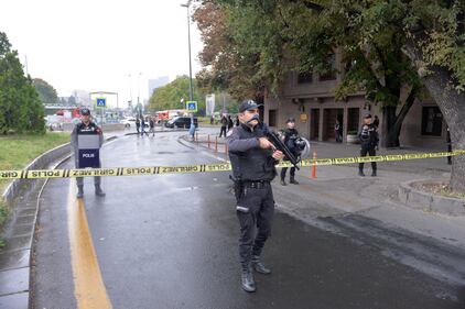 Attentato in Turchia: kamikaze si fa esplodere davanti al ministero degli Interni ad Ankara 6