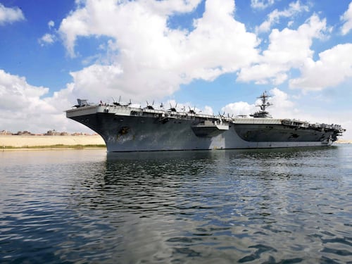 Fame, morale a terra e missione senza fine: cosa succede sulla portaerei USS Abraham Lincoln