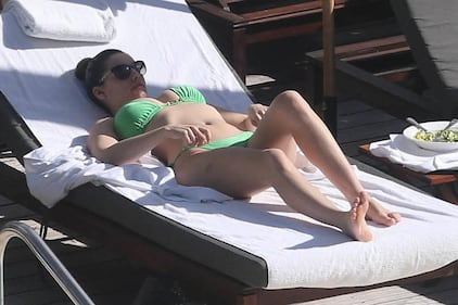 Kelly Brook nella vasca, lato B in evidenza 21