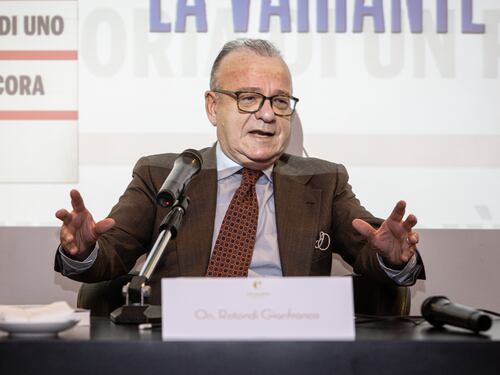Veti e clima d'odio Il Pd vuole "avvelenare" la candidatura del Cav