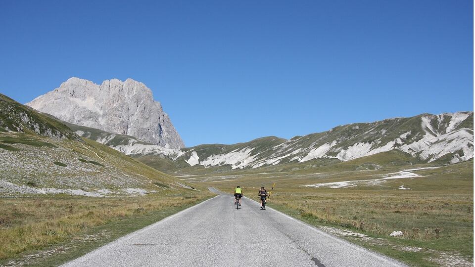 Tradizioni abruzzesi tra santi, serpenti, Madonne e battaglie
