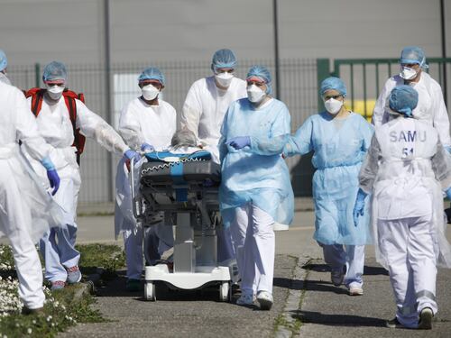 Francia, riapertura a zone e 700mila test a settimana