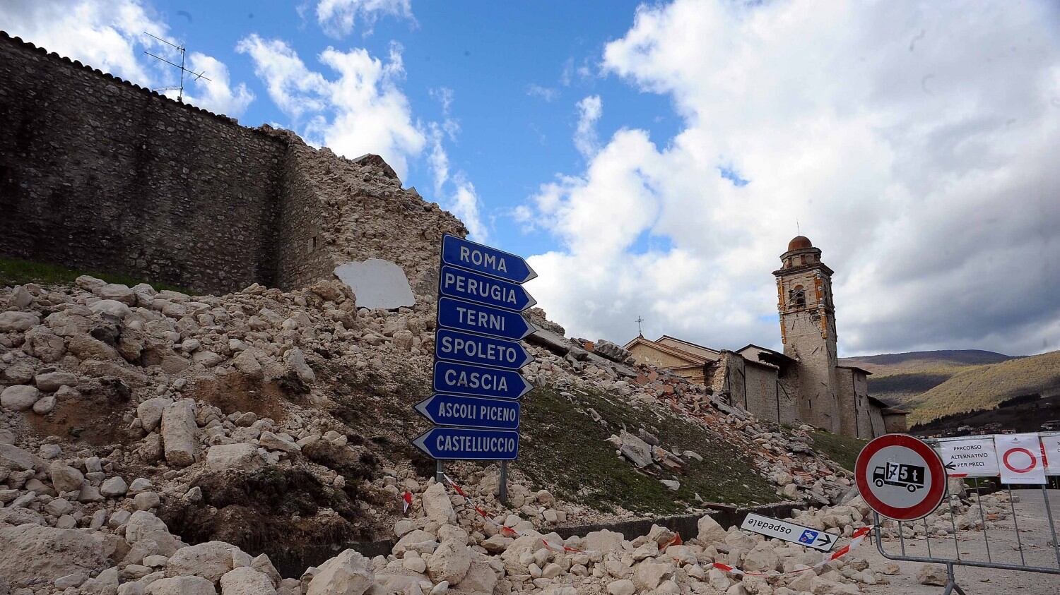 Caos sulla ricostruzione, sul terremoto si litiga già