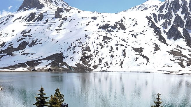 Francia, valanga su pista a Tignes: travolti numerosi sciatori