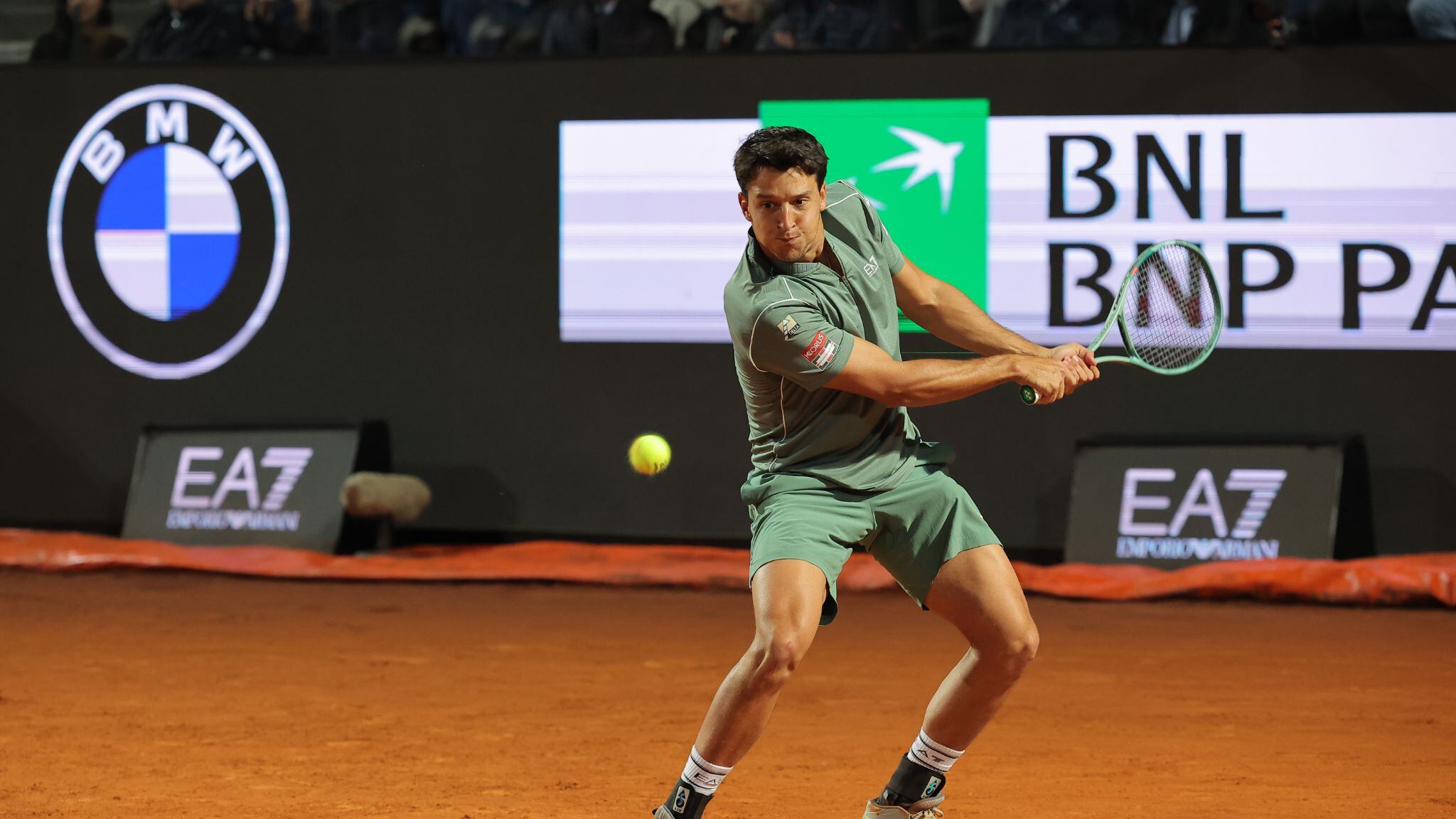 Internazionali, una notte indimenticabile: Darderi sconfigge Jodar in tre set e vola in semifinale