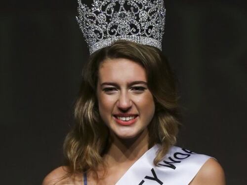 Miss Turchia perde la corona per un tweet sui martiri del golpe
