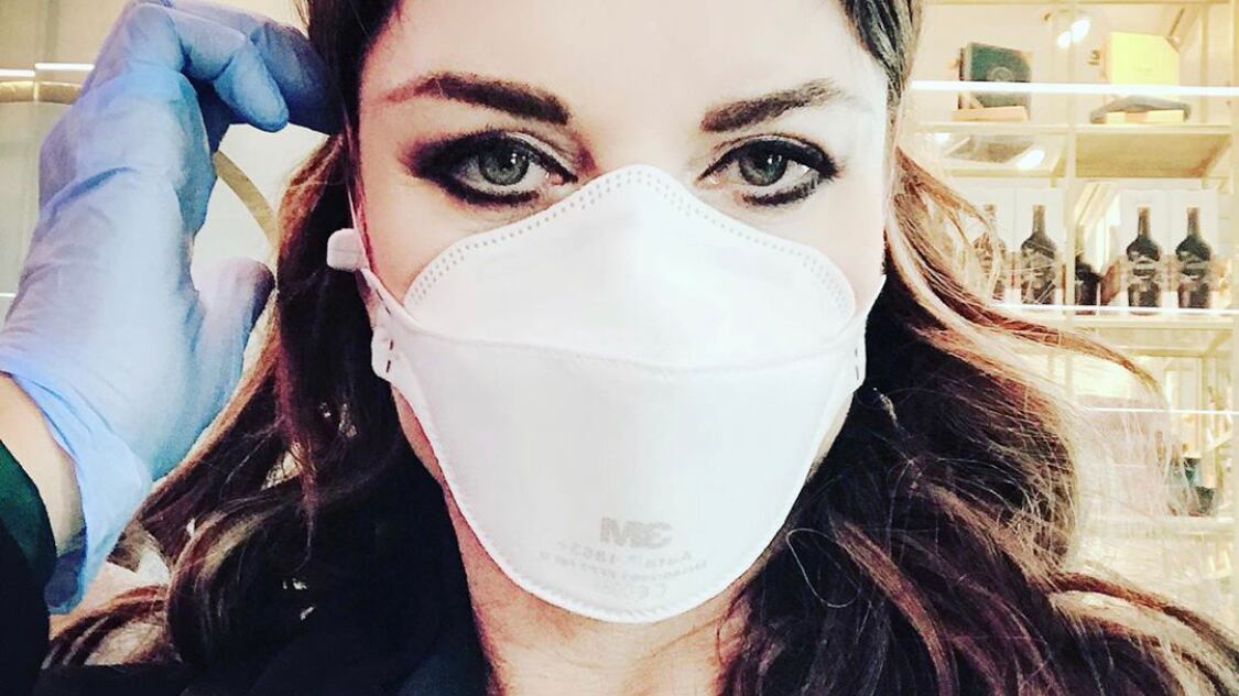 Alba Parietti: "I primi di marzo mi sono beccata il virus. Ora dono il sangue per guarire i malati"