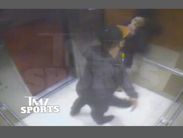 Choc nella NFL: pugni alla moglie che cade a terra 1