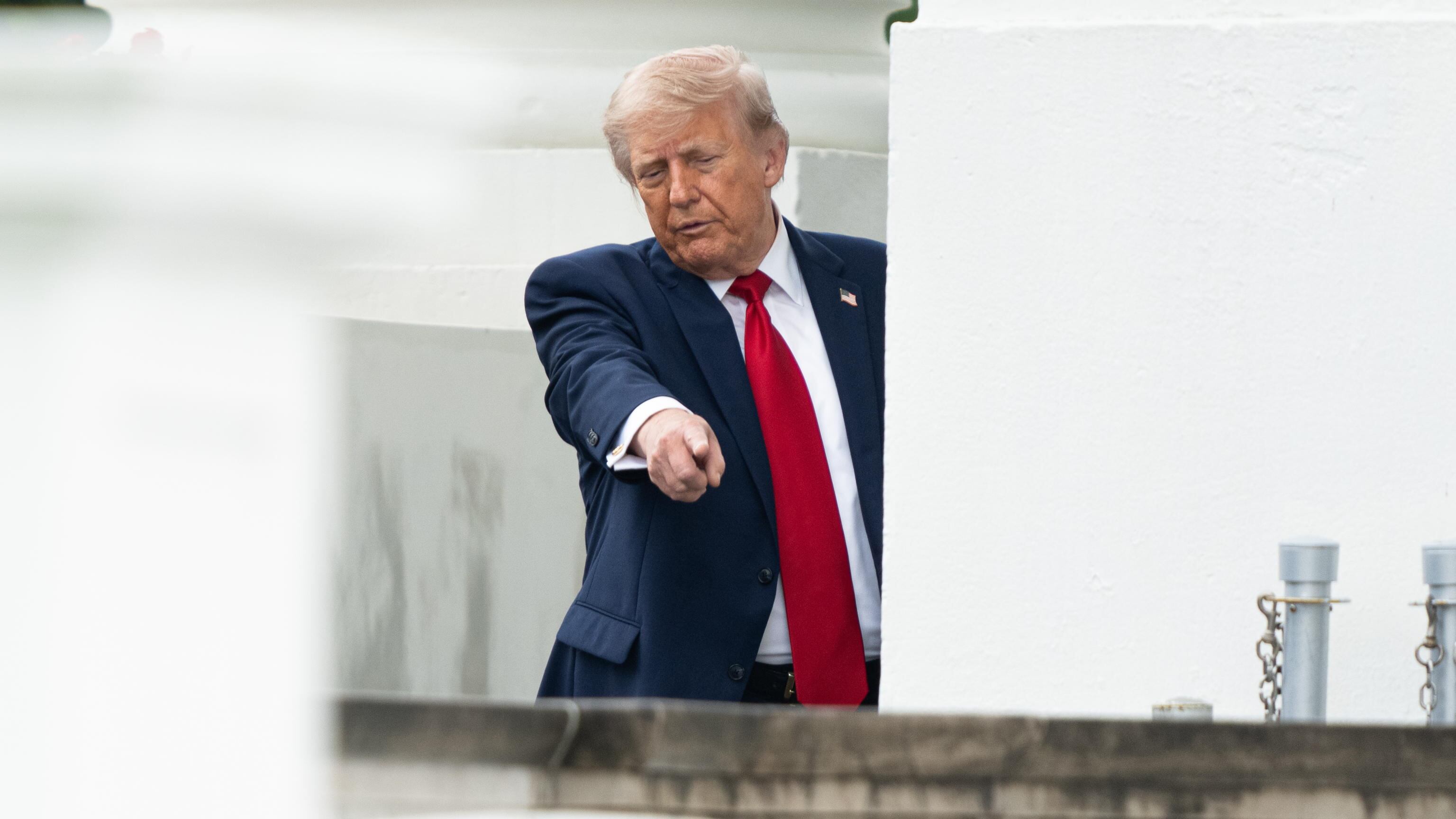 Trump contro Netanyahu: “Sei pazzo, ormai tutti ti odiano”