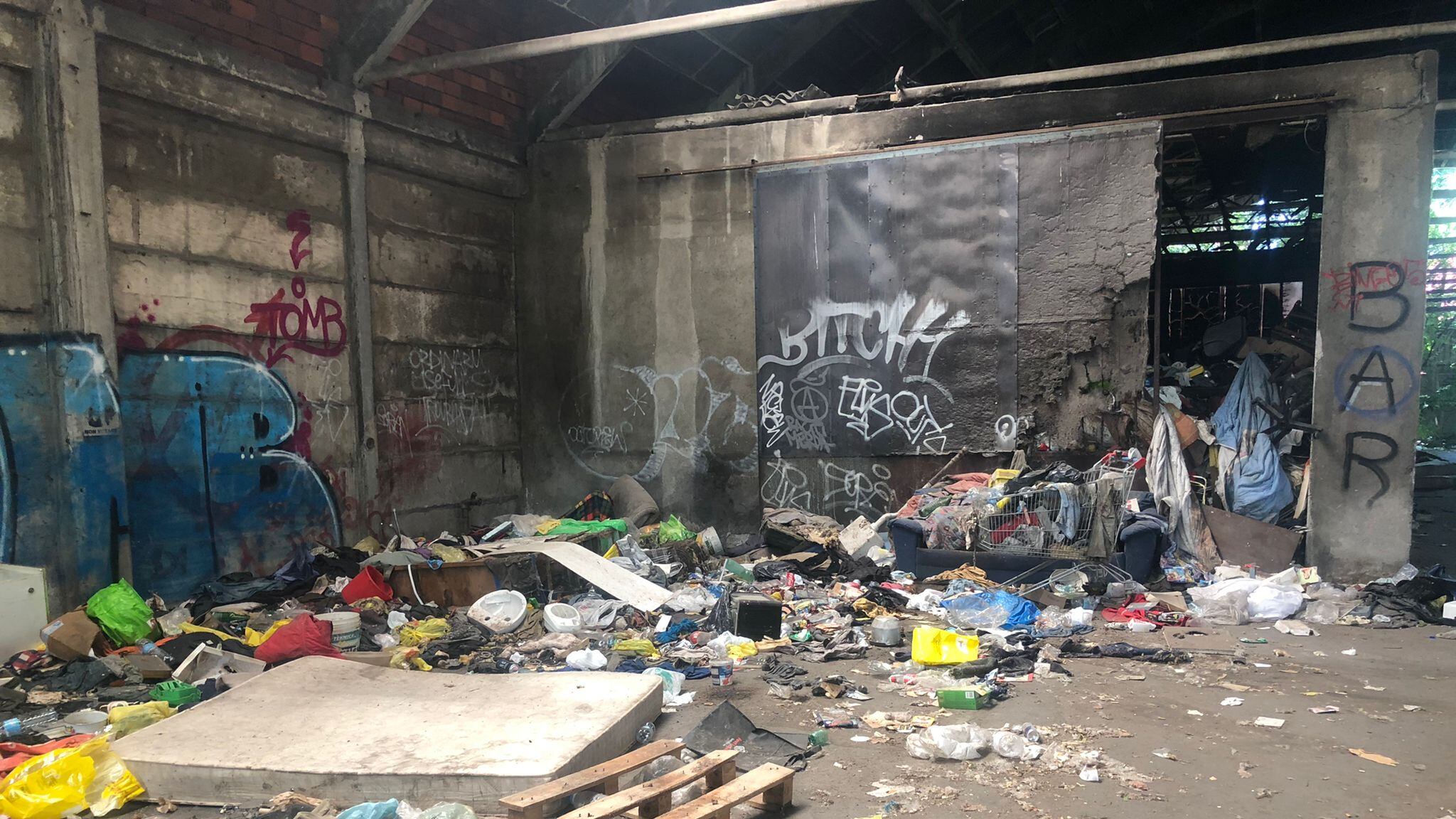 Il "centro culturale": è un edificio occupato da clandestini