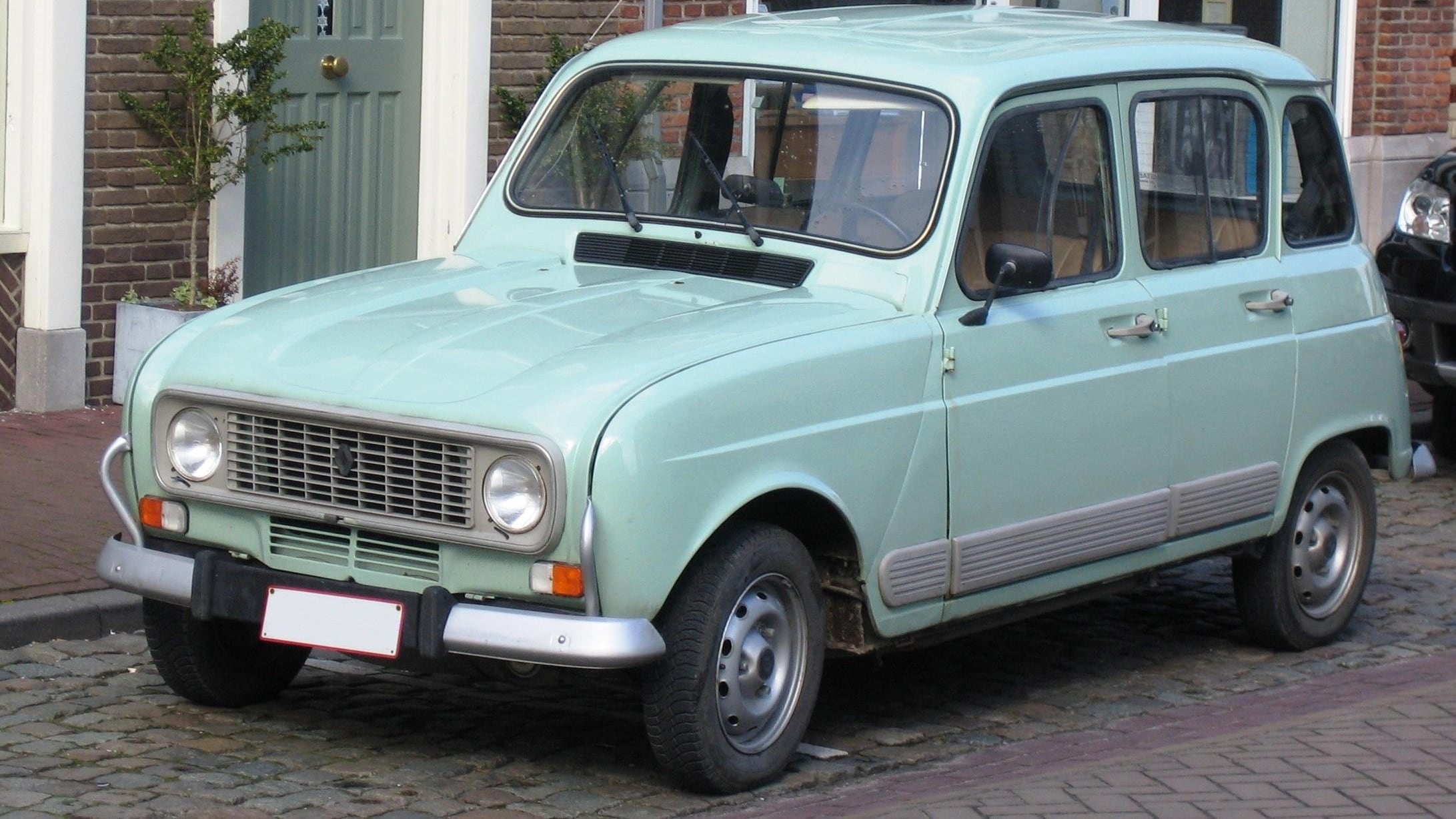 Renault 4: le immagini del restyling