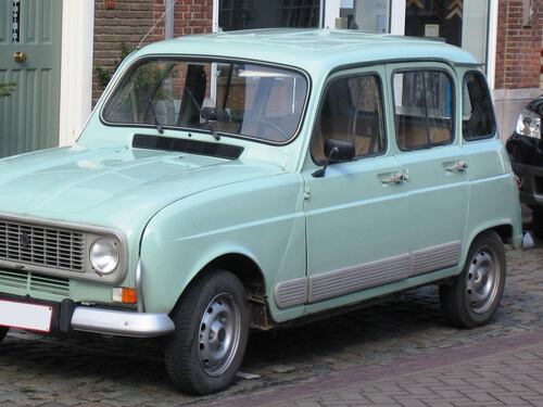 Renault 4: le immagini del restyling