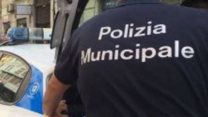 Milano, giovedì di follia: fidanzati aggrediscono agente Atm a calci