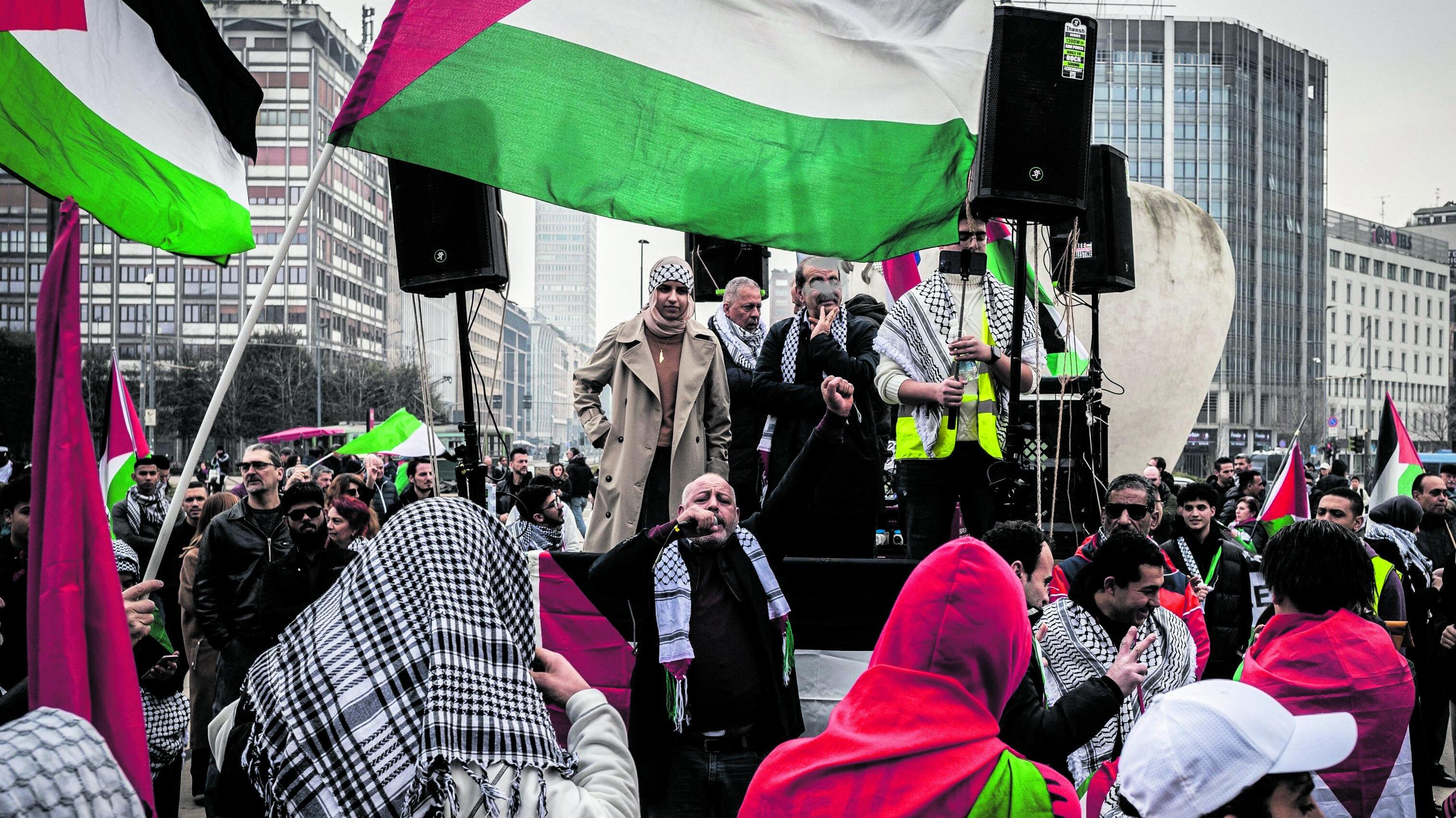 "Il 25 aprile si celebra la Resistenza palestinese". I comunisti promettono guerriglia a Roma e Milano