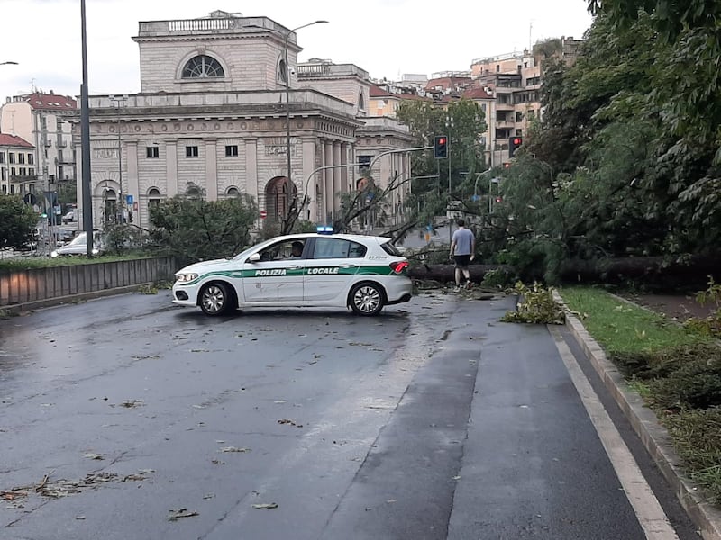 Tempesta su Milano, blocco alla viabilità e problemi ai trasporti 4
